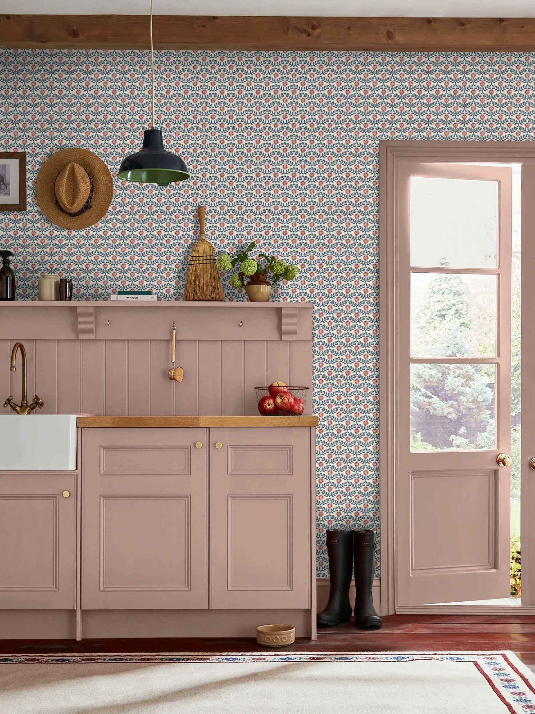 Cream/Blue Stately Floral Print Cream/Blue 10M Wallpaper