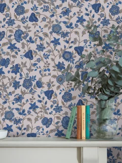 Cream/Blue Trailing Scot 10M Wallpaper